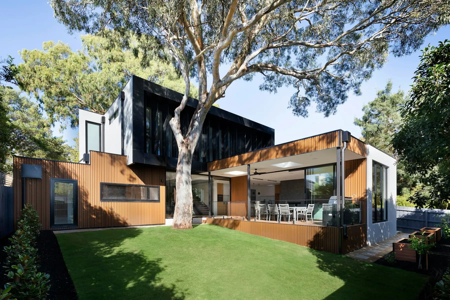 Casa moderna con jardín, foto 1